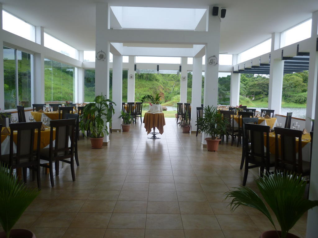 Hotel Vista Lago Santiago Rum bild