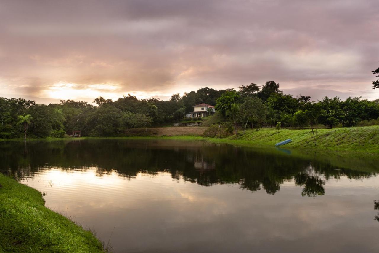Hotel Vista Lago Santiago Exteriör bild