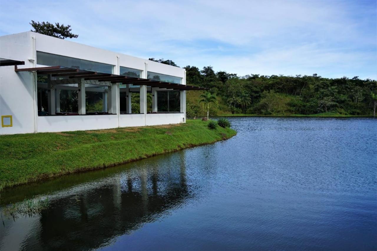 Hotel Vista Lago Santiago Exteriör bild