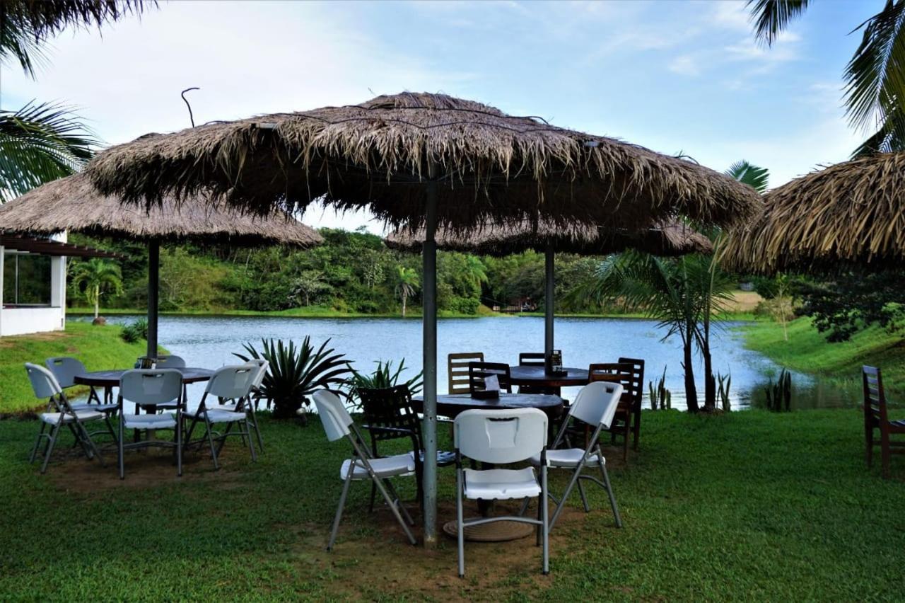Hotel Vista Lago Santiago Exteriör bild